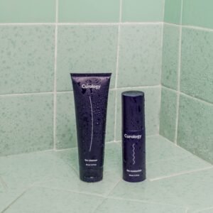 كريم مرطب للبشرة بالحمض الهيالوروني